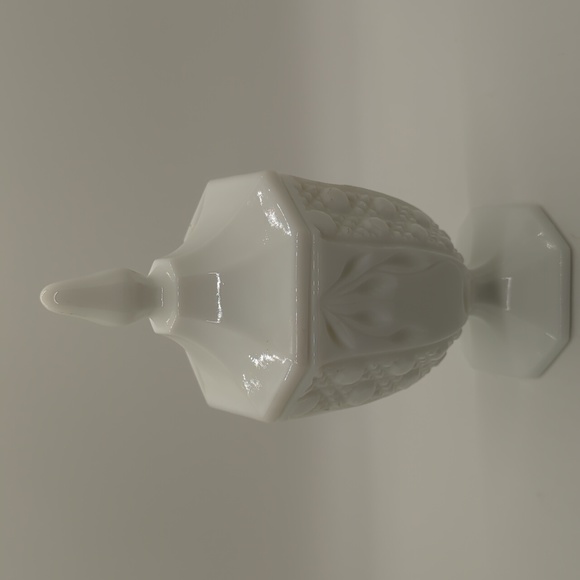 L. E. Smith  Candy Dish Covered Lidded Apothecary Jar 9"  White Milk Glass - Picture 1 of 9